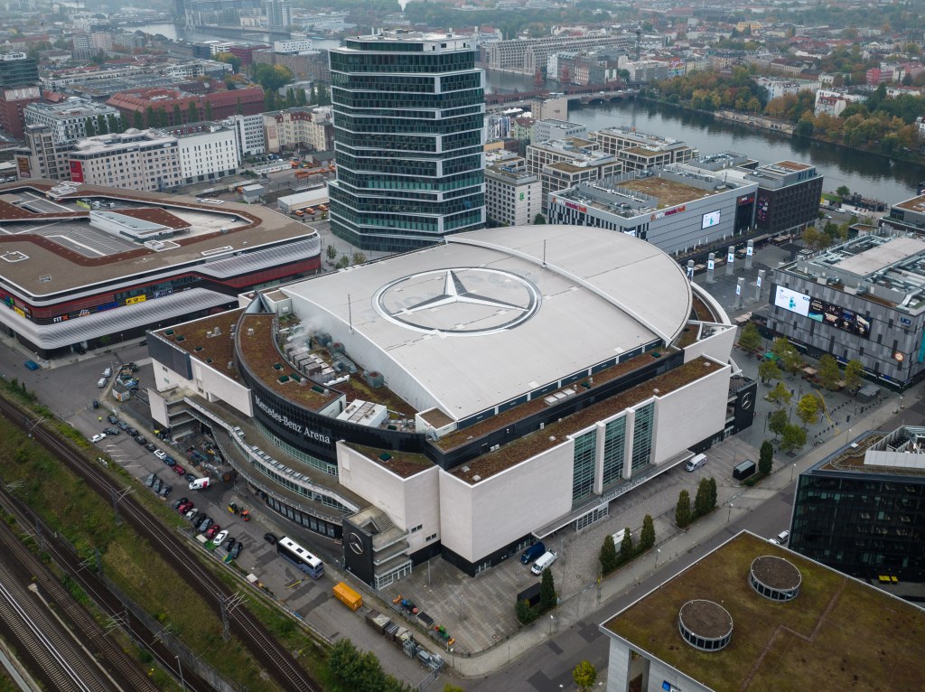 Picture of: Mercedes-Benz Arena (Berlin) – Wikipedia