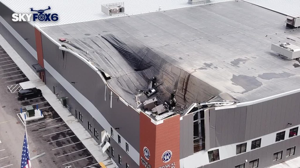 Picture of: New Berlin roof collapse after  inches of rain